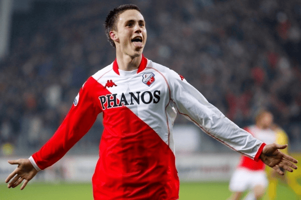 九游官网-包含荷甲赛后再迎强敌；费耶诺德绝杀压哨；主帅态度——更衣室稳定；阵容厚度经受考验的词条